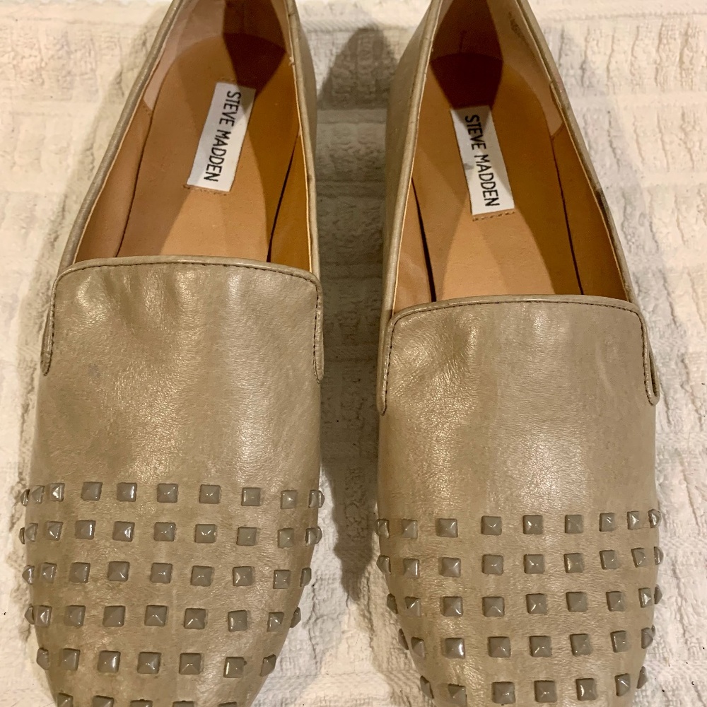 Steve Madden  Taupe Leather  flats ..never worn  size 91/2